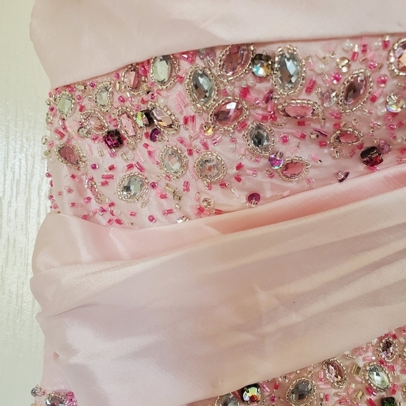 Tony Bowls Paris Pink Beaded Evening Gown, Size 4 - Picture 4 of 12